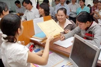 Viên chức hách dịch có thể mất việc: Ai đánh giá?