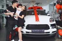 Porsche 911 gần 7 tỷ đồng "về nhà" Trang Lou và Tùng Sơn