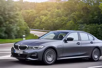 Ra mắt "xe xanh" BMW 330e Plug-in hybrid 2020 mới