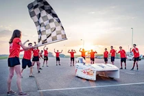 Xem sinh viên thiết kế xe điện 3 bánh chạy năng lượng mặt trời 