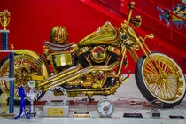 "Phát thèm" siêu môtô Harley-Davidson mạ vàng thật