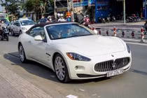 Siêu xe tiền tỷ Maserati Gran Cabrio lăn bánh tại Sài Gòn
