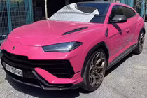 Lamborghini Urus hơn 16 tỷ "màu hường" biển số 100 triệu ở TP.HCM