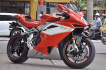 Cận cảnh “siêu môtô” MV Agusta F4 của biker Hà Thành