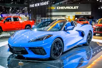 Chevrolet Corvette C8 2020 tăng giá bán lên gần 2 tỷ đồng?