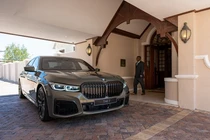 Xế sang BMW 745Le xDrive kịch độc của khách sạn Ellerman House