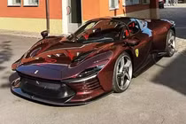 Siêu phẩm Ferrari Daytona SP3 màu sơn đỏ rựơu vang "cực cháy"