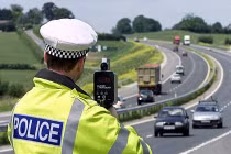 CSGT bó tay với công nghệ “né” bắn tốc độ của Hyundai Genesis