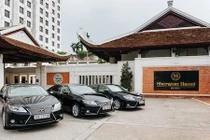 Soi loạt xế sang Lexus ES 350 đón khách VIP tại HN 