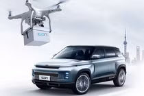 "Né" Covid-19 - Geely dùng thiết bị bay khoá xe cho khách hàng