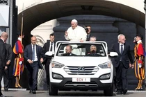 Giáo hoàng Francis và những chiếc ôtô đặc biệt từng đồng hành 