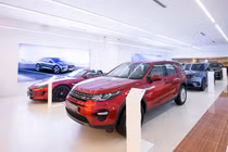 Người dùng Việt phải mua Range Rover với giá cao thứ 3 thế giới