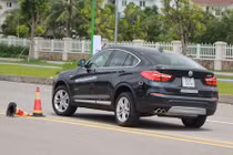 “Phá xe có tổ chức” tại BMW Driving Experience 2015