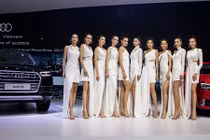 Dàn chân dài đọ dáng xe sang Audi tại VIMS 2017