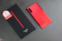 Chi tiết Galaxy Note10 đỏ không bán chính hãng ở VN