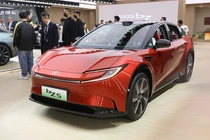 Toyota bZ5 ra mắt - SUV lai Coupe chạy điện từ 465 triệu đồng