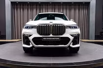 Cận cảnh BMW X7 M50i trắng Alpine, nội thất Tartufo lịch lãm