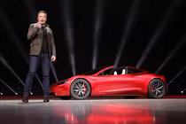 Người dùng tố đặt cọc Tesla Roadster 8 năm vẫn chưa có xe