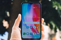 Trên tay Vsmart Joy 2 Plus: Smartphone pin khủng với giá rẻ