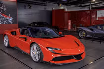 Hé lộ sẽ sớm có siêu xe Ferrari SF90 Stradale về Việt Nam