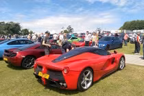 Hàng trăm siêu xe đổ về lễ hội tốc độ lớn nhất TG