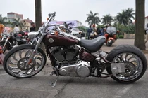 Harley-Davidson Rocker-C độ mâm “khủng” tại Hà Nội