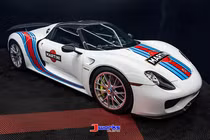 Porsche 918 Spyder "diện áo" Martini cực đẹp, độc nhất Philippines