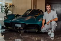 Aston Martin Valkyrie giá 92,8 tỷ đồng bàn giao cho tay đua F1