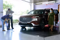 Giá ôtô mới tại Việt Nam chạm đáy, xe cũ "ế chỏng" vì COVID-19