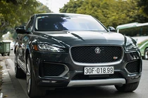 SUV Jaguar F-Pace S độc nhất Việt Nam trên phố Hà Nội