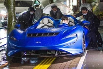 Chi triệu đô tậu McLaren Elva mui trần, trời mưa vẫn mặc áo mưa?