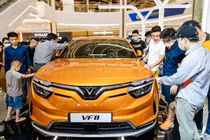 Gần 1.000 xe điện VinFast VF8 được “chốt đơn” chỉ sau hai ngày 