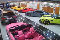 Hoàng Kim Khánh khoe garage xe trăm tỷ đồng đủ “7 sắc cầu vồng“