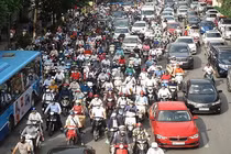Tranh cãi gay gắt về quy định xe máy phải bật đèn 24/24h