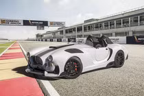 Knight Vision R, thời trang thập niên 60 nhưng siêu hiện đại