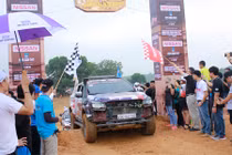Khai màn giải đua ôtô địa hình lớn nhất Việt Nam 2017 