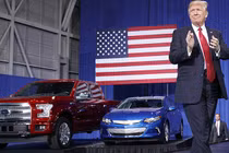 Đọ độ chơi xe của Tổng thống Trump và "đối thủ" Biden