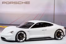 Siêu xe điện Porsche Mission E giá từ 1,8 tỷ đồng