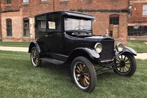 Loạt xe cảnh sát và xế sang mafia đình đám của Ford