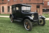 Loạt xe cảnh sát và xế sang mafia đình đám của Ford