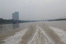 Nóng: Phát hiện vật thể nghi là bom nằm cách cầu Long Biên 800m