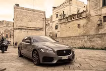 Jaguar XF lần đầu kết hợp với điệp viên 007 trong “No Time To Die’“