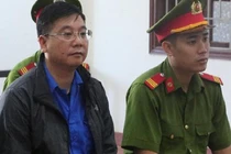 Nâng điểm cho thí sinh, cựu thượng tá công an bị phạt 5 năm tù