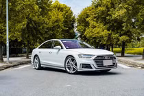 Audi S8 đầu tiên về Việt Nam giảm 1,4 tỷ sau nửa năm "trùm mền"