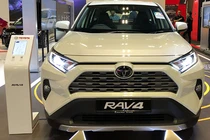 Toyota RAV4 tới 2,27 tỷ đồng tại Singapore, sắp về VN?