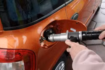 Giá xăng tăng ngốn thêm bao nhiêu tiền cho “xế hộp“?