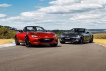 Mazda MX-5 Miata 2025 bản kỷ niệm 35 năm, từ 29.330 USD