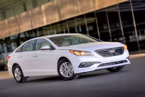 Loạt trang bị “nịnh” khách trên Huyndai Sonata 2015