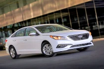 Loạt trang bị “nịnh” khách trên Huyndai Sonata 2015