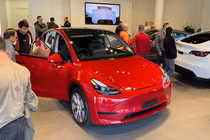 Tesla đại hạ giá khiến khách Trung Quốc “quay xe” với ôtô điện nội địa